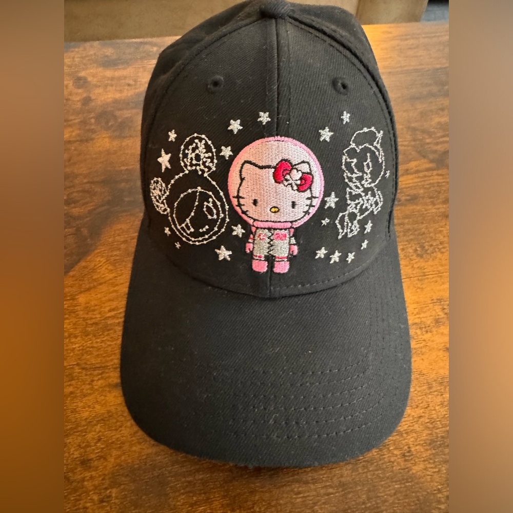Hello kitty x tokidoki hat